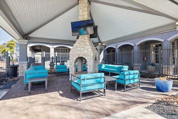 outdoor fire pit and lounge area